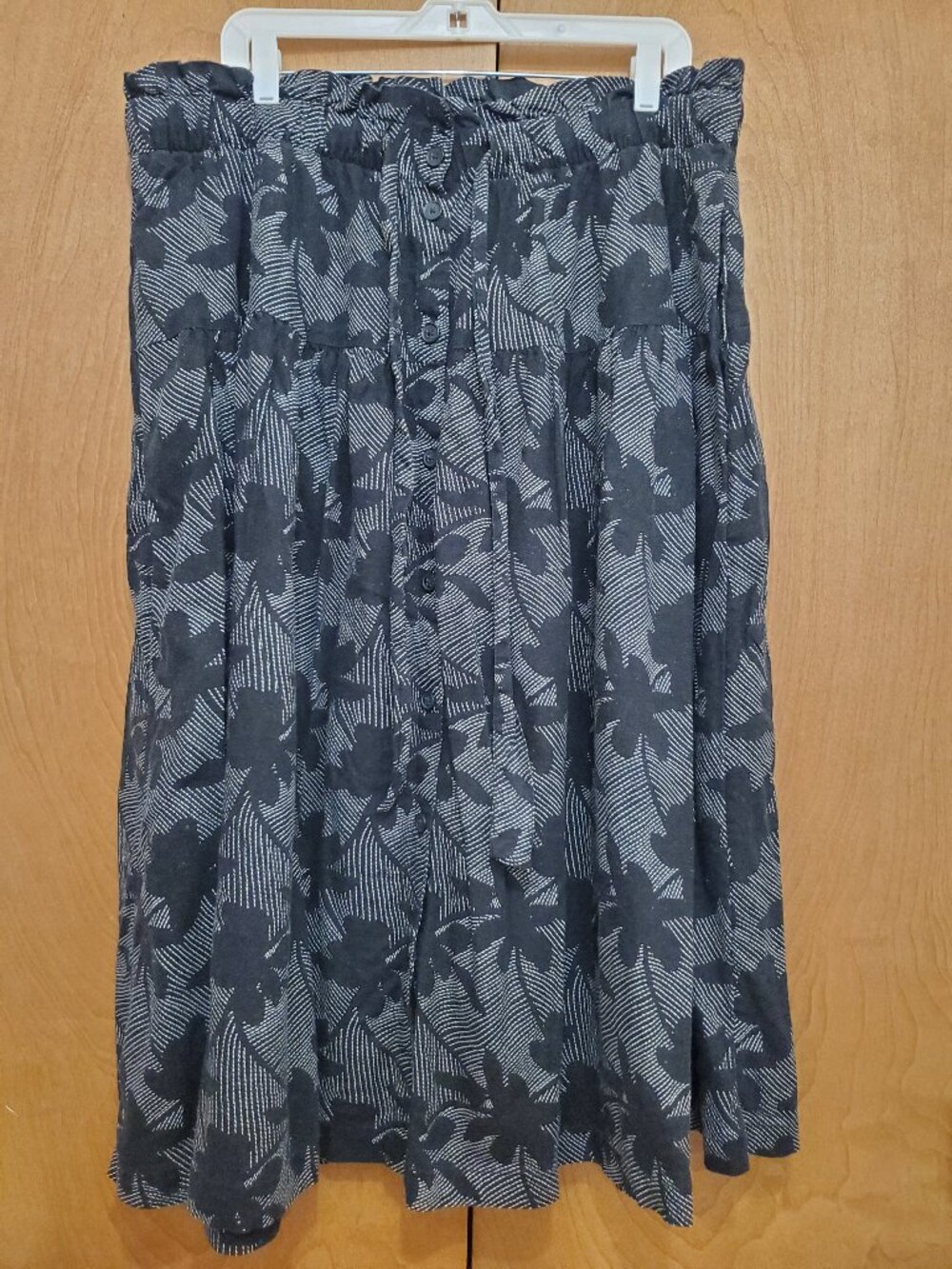 Universal Thread Black Floral Design Skirt